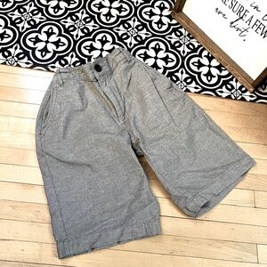 Old Navy Boy Size 10 dark grey khaki short, like new